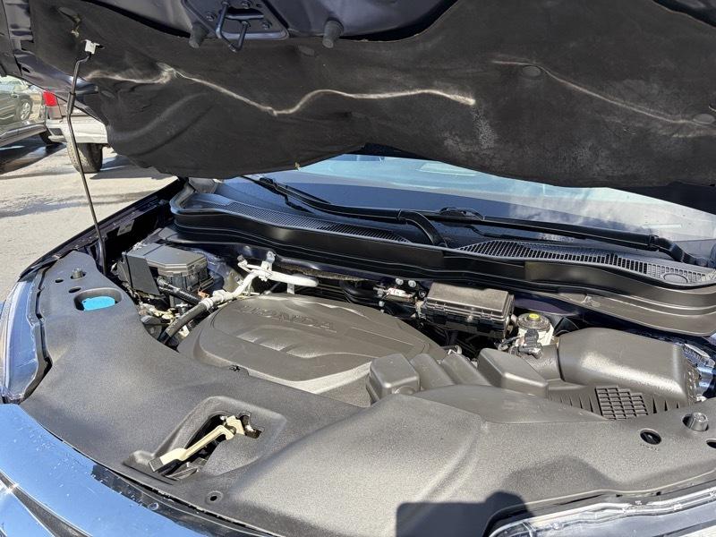 Honda Pilot Touring w/Rear Captain's Chairs AWD 2020