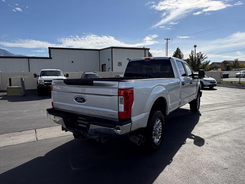 Ford F-350 photo 2