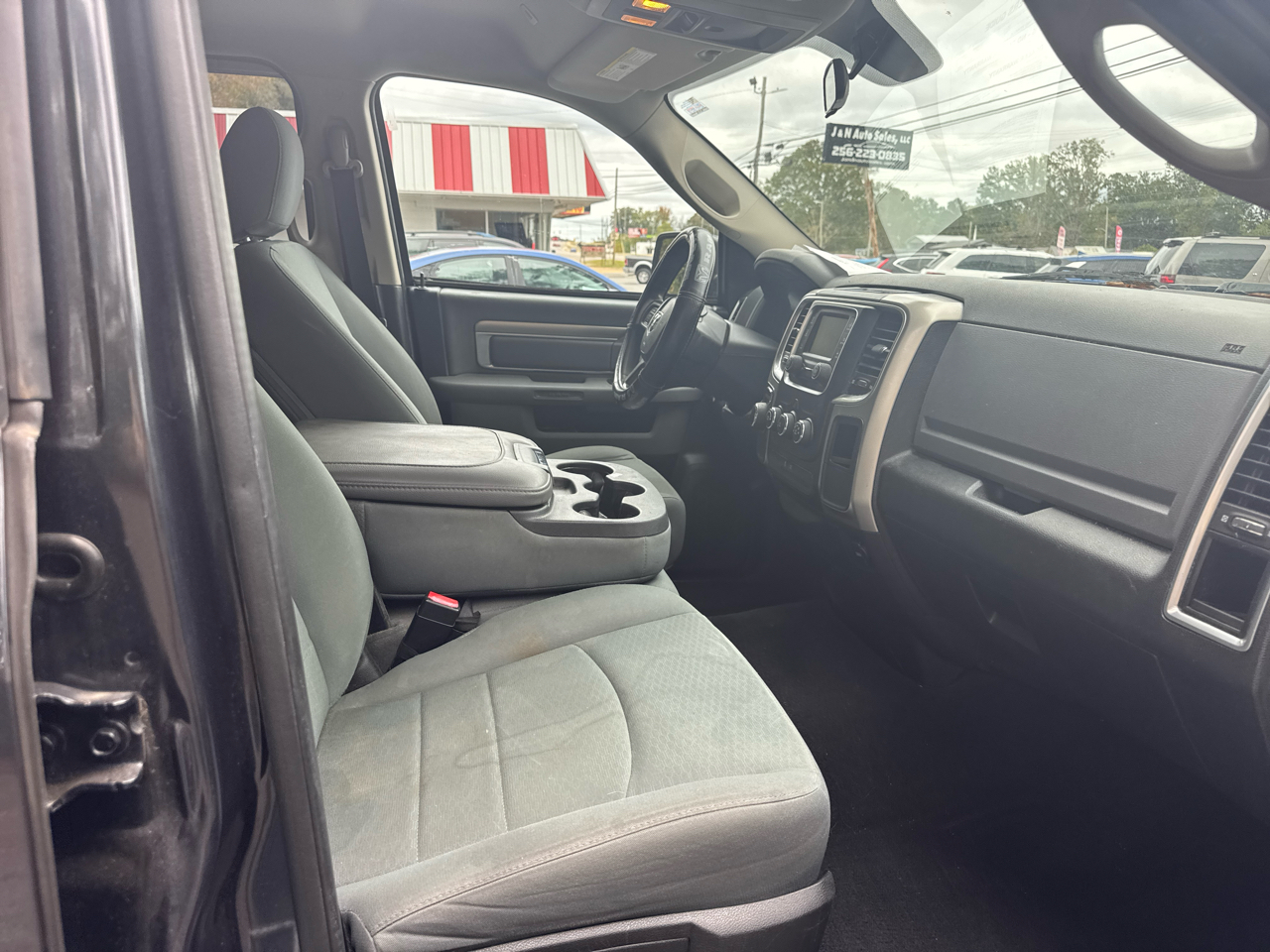 RAM 1500 2WD Crew Cab 140.5" Big Horn 2017 RAM 1500 2WD Crew Cab 140.5" Big Horn 2017