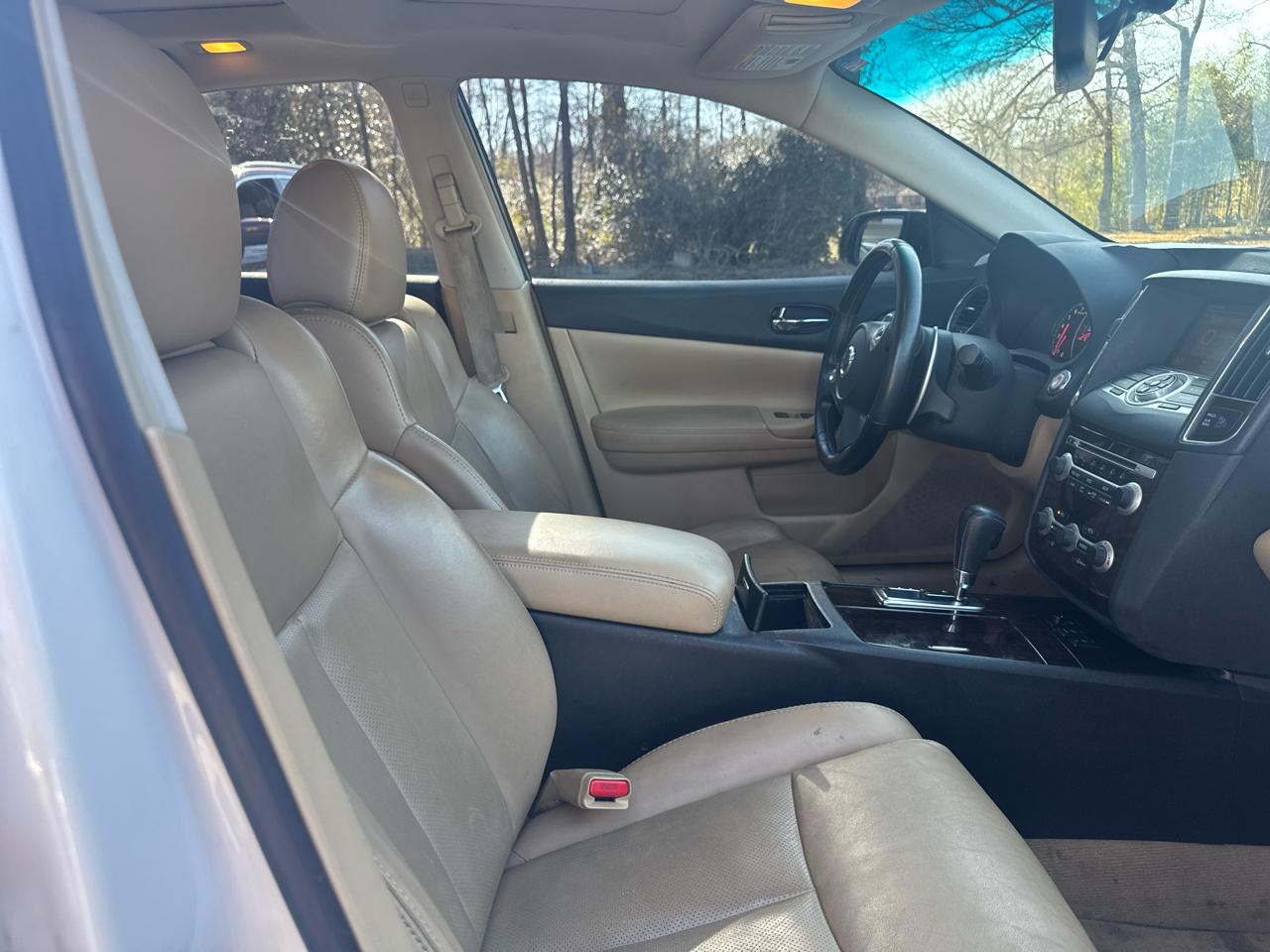 Nissan Maxima SV 2011