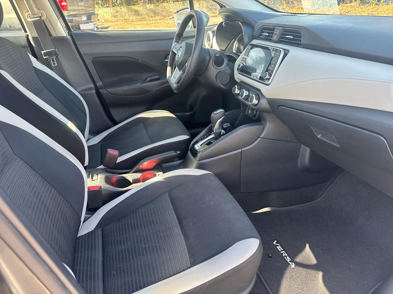 Nissan Versa SV 2021