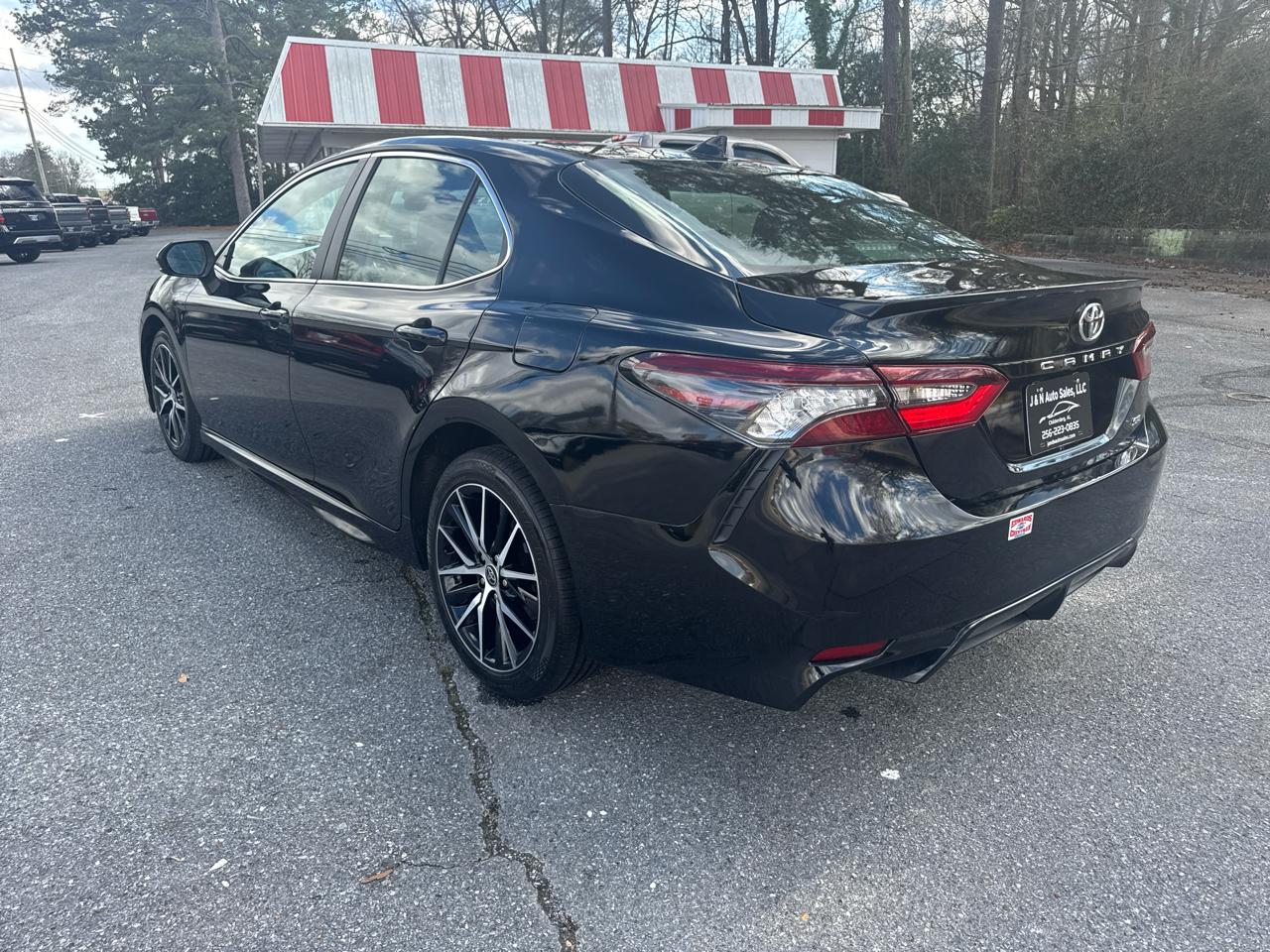 Toyota Camry SE 2021