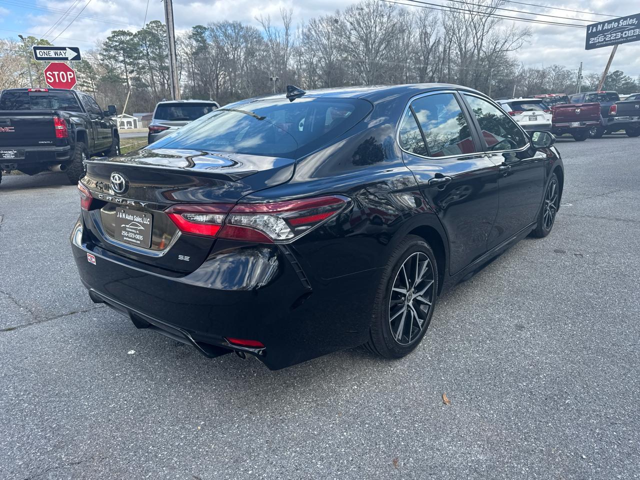 Toyota Camry SE 2021