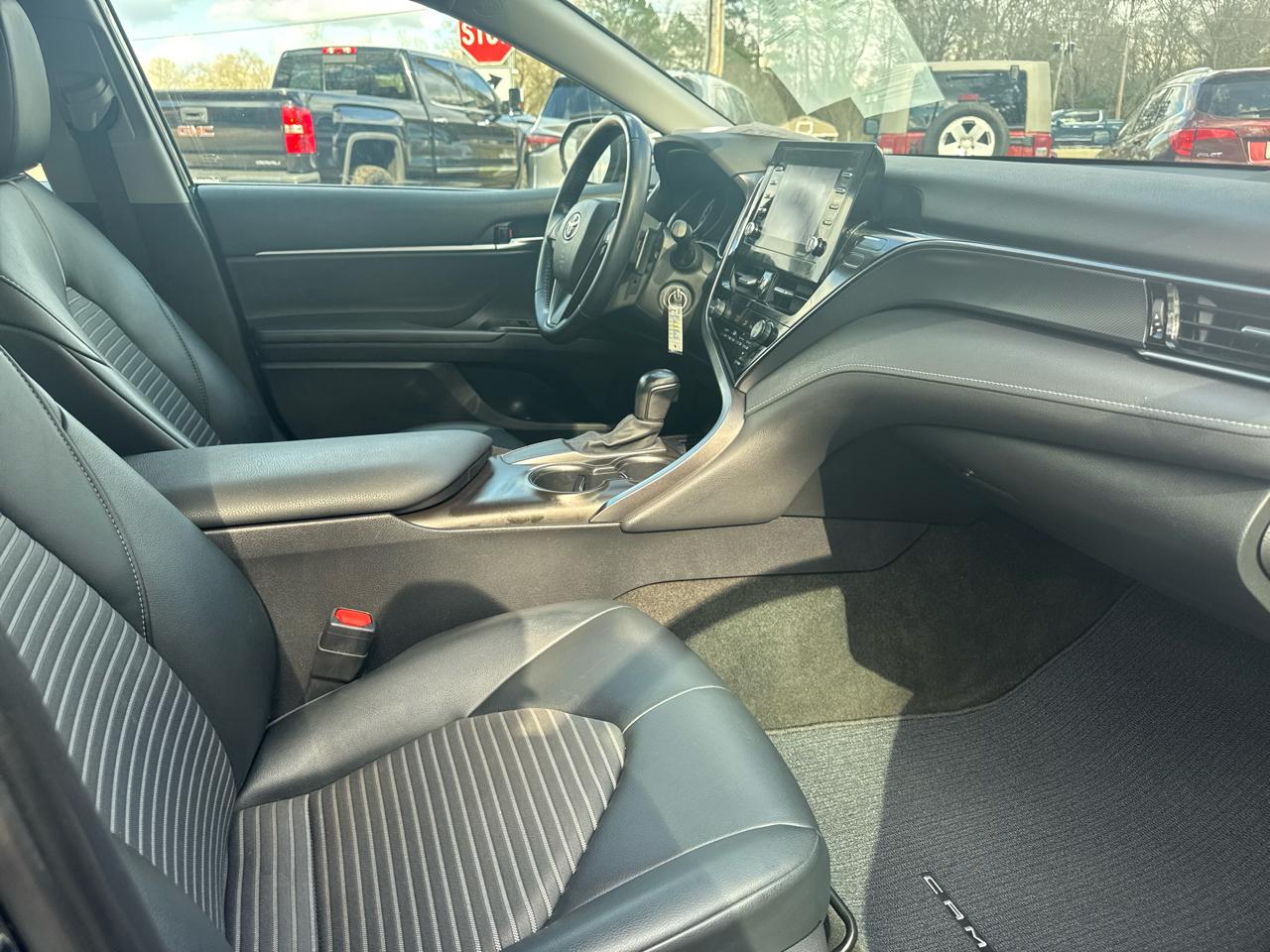 Toyota Camry SE 2021