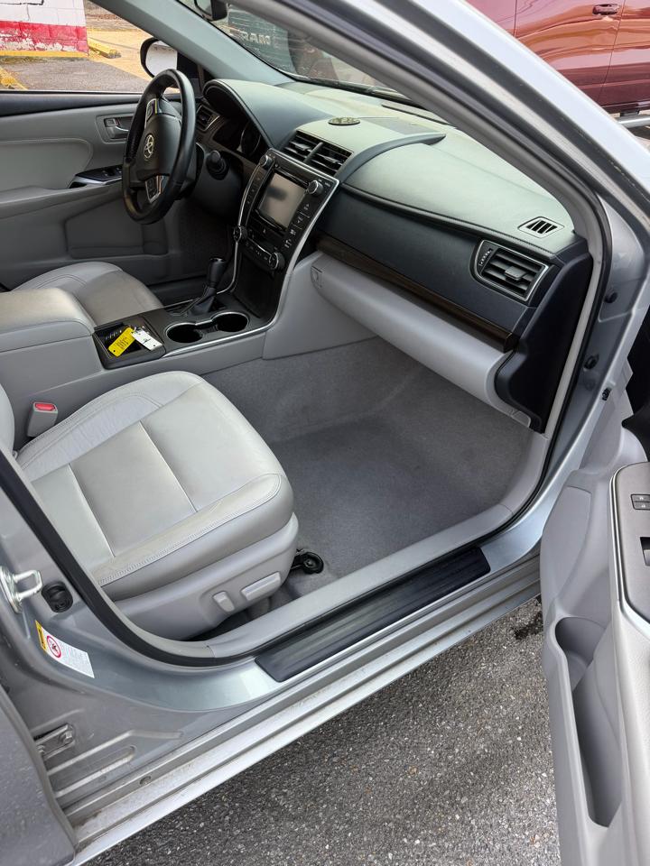 Toyota Camry 4dr Sdn I4 Auto XLE (Natl) 2015