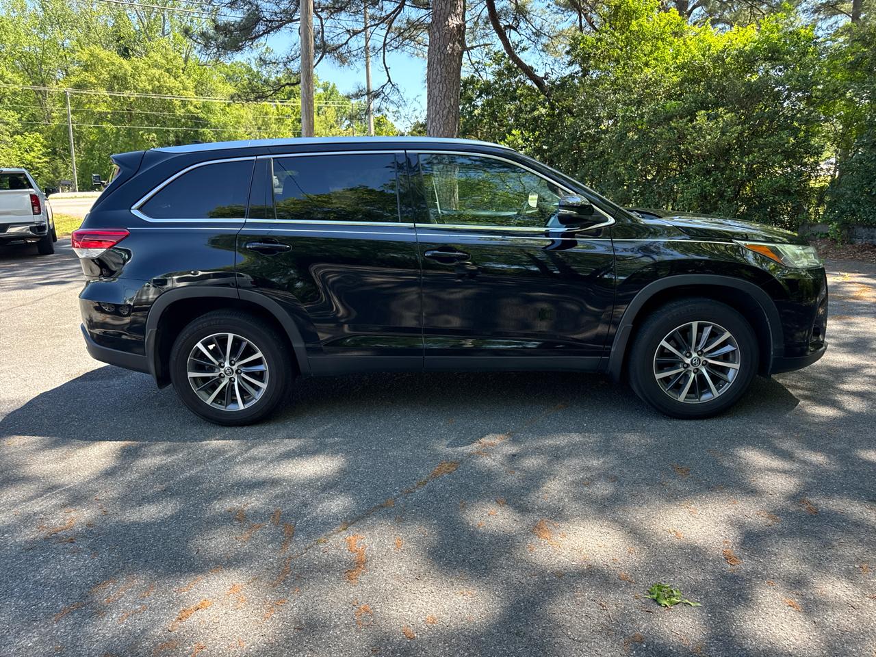Toyota Highlander SE FWD V6 2019