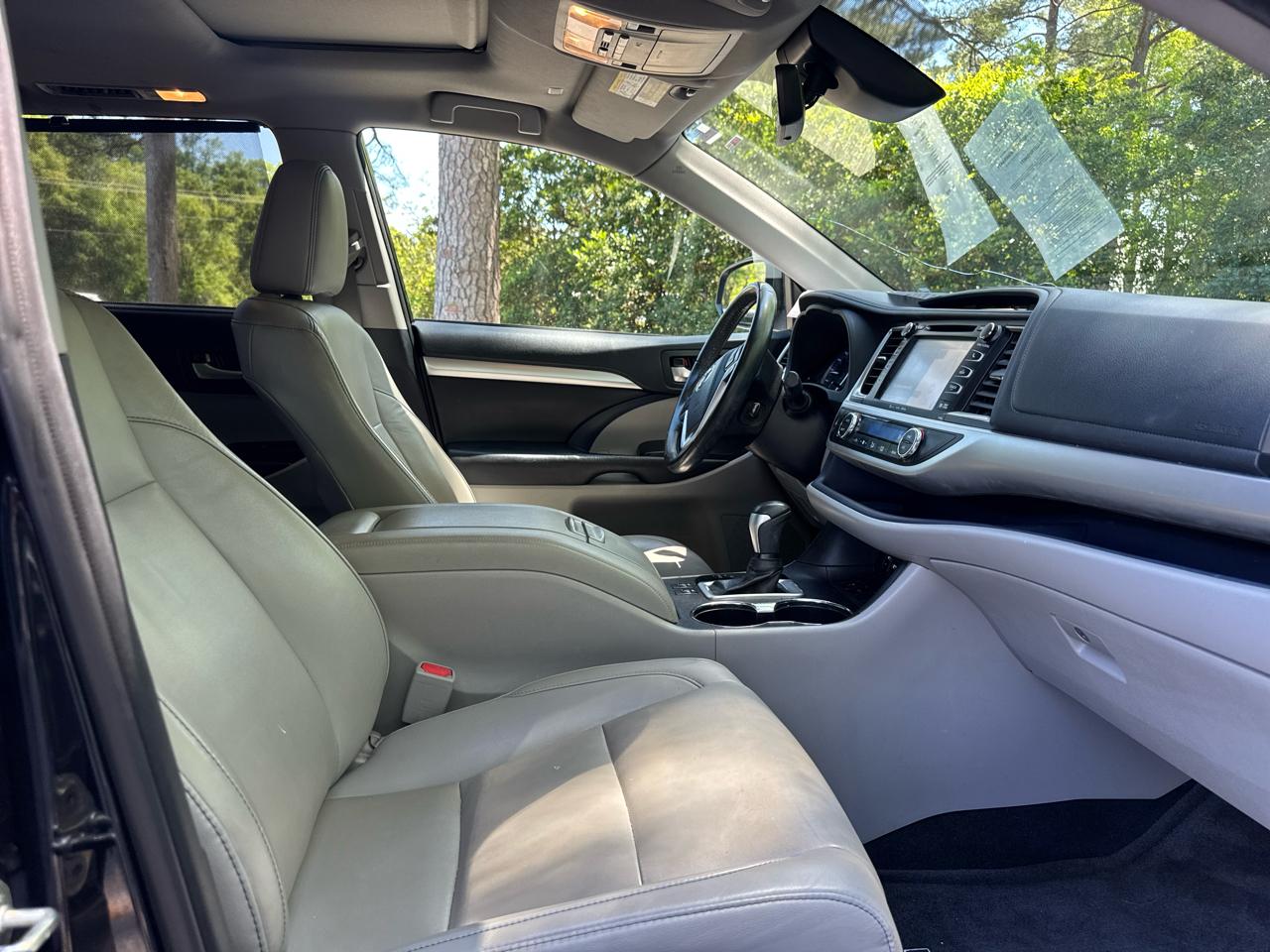 Toyota Highlander SE FWD V6 2019