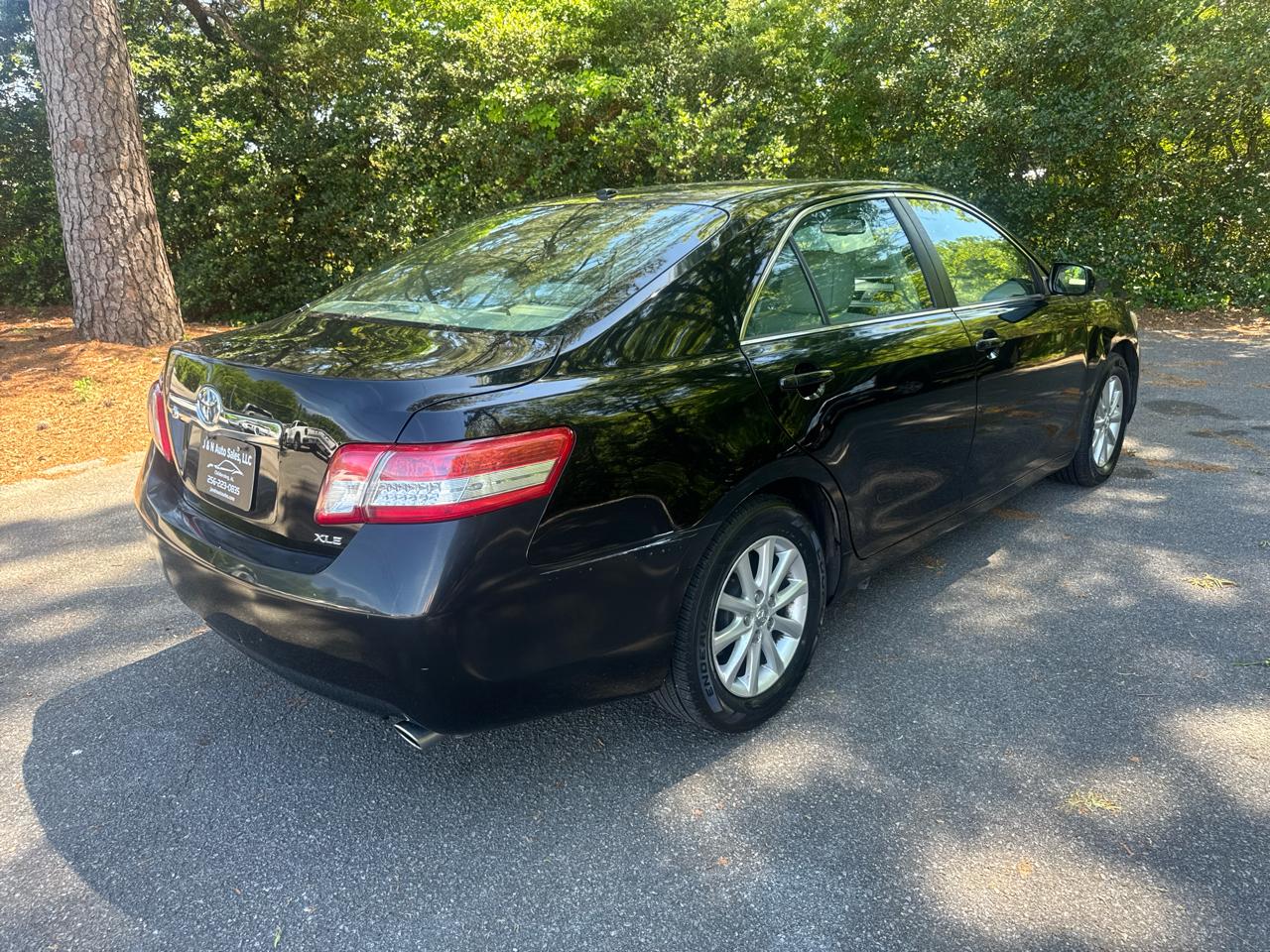 Toyota Camry XLE V6 6-Spd AT 2011