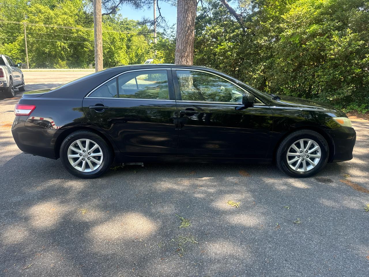 Toyota Camry XLE V6 6-Spd AT 2011