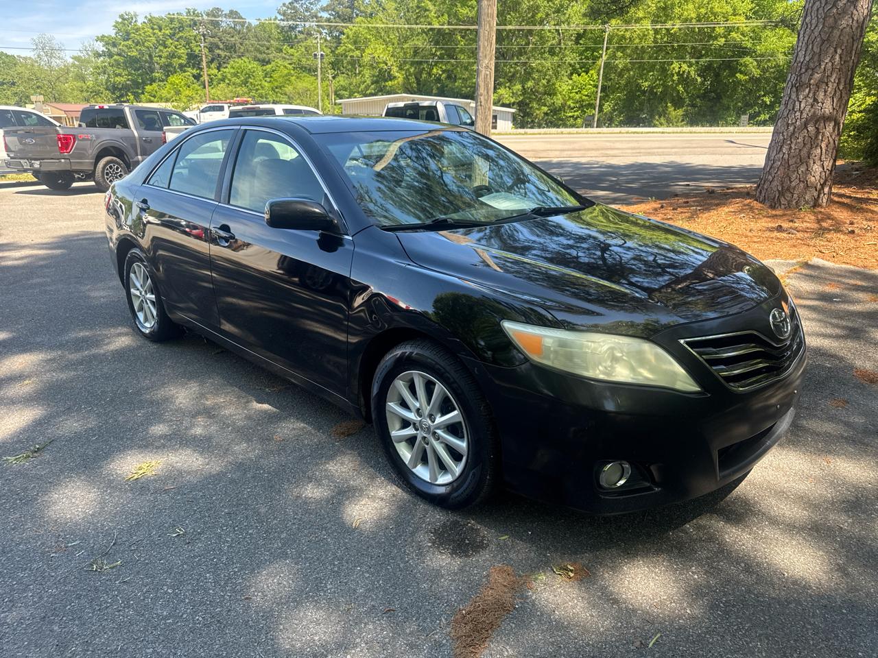 Toyota Camry XLE V6 6-Spd AT 2011