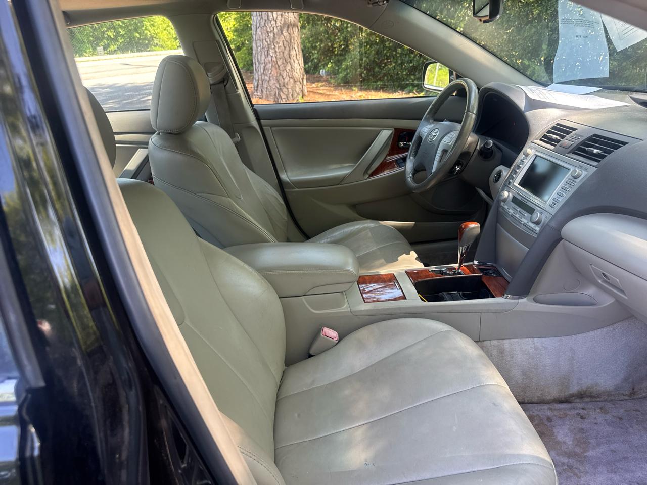 Toyota Camry XLE V6 6-Spd AT 2011