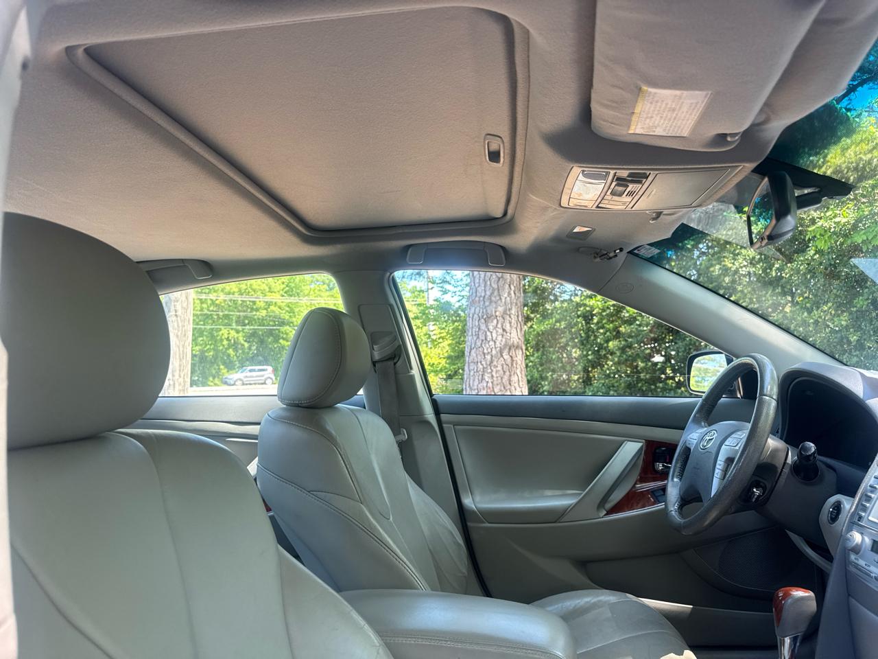 Toyota Camry XLE V6 6-Spd AT 2011