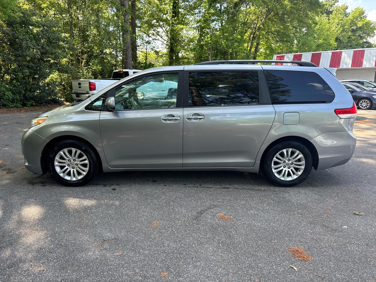 Toyota Sienna XLE FWD 8-Passenger V6 2014