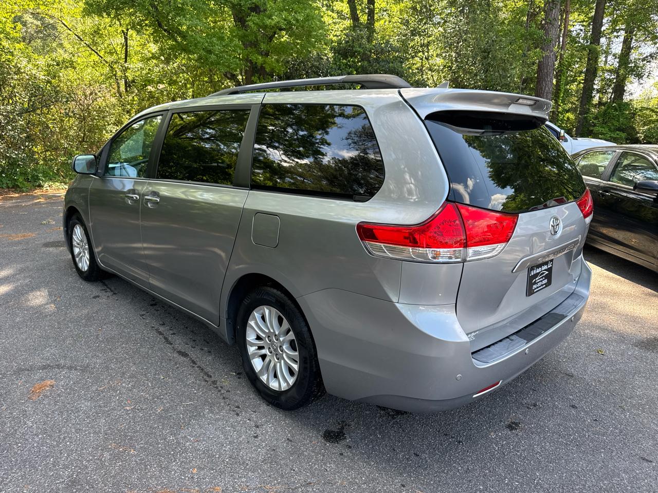 Toyota Sienna XLE FWD 8-Passenger V6 2014