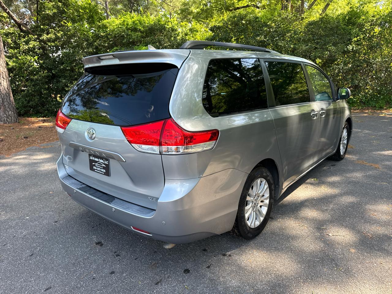 Toyota Sienna XLE FWD 8-Passenger V6 2014