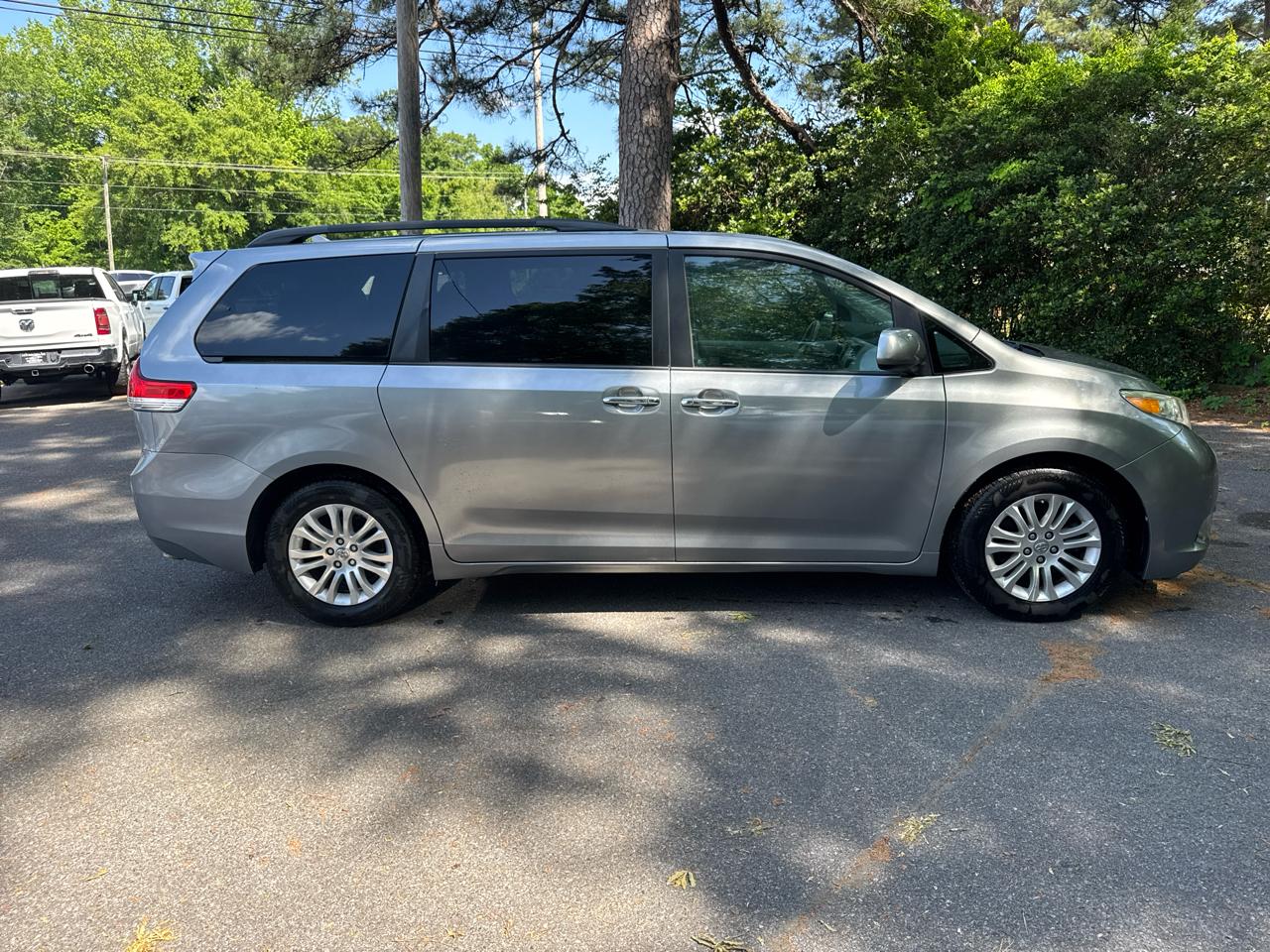 Toyota Sienna XLE FWD 8-Passenger V6 2014