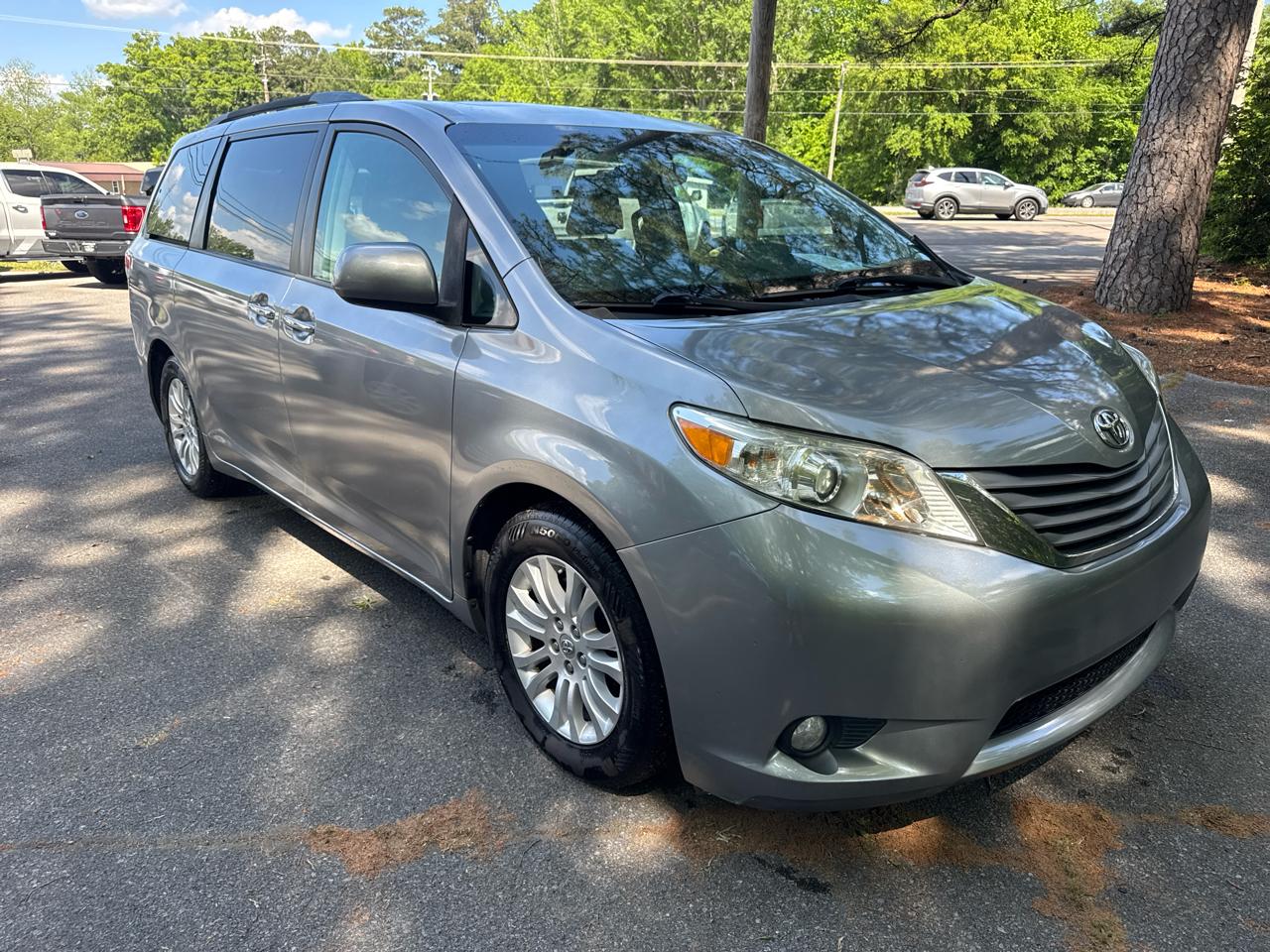 Toyota Sienna XLE FWD 8-Passenger V6 2014