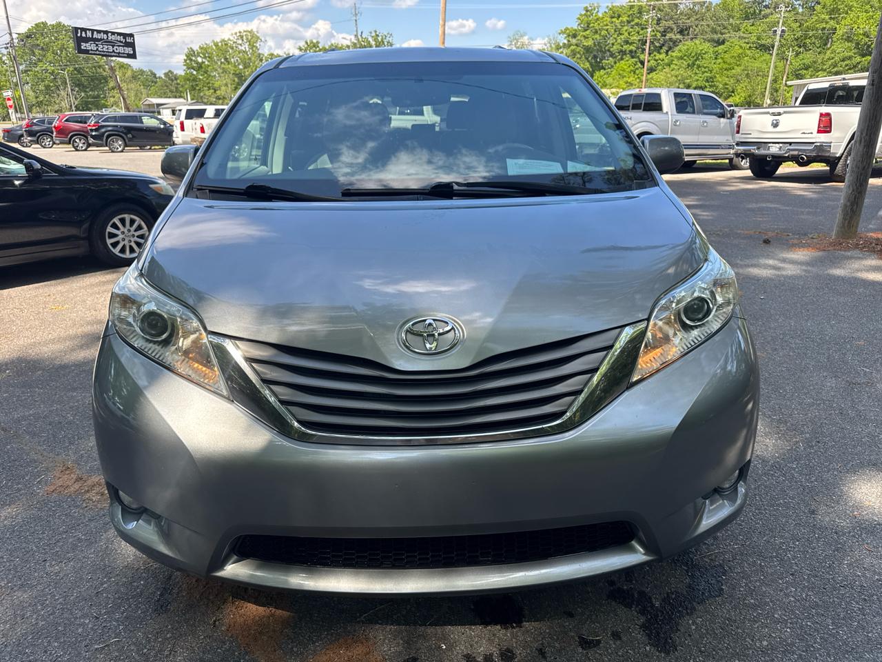 Toyota Sienna XLE FWD 8-Passenger V6 2014