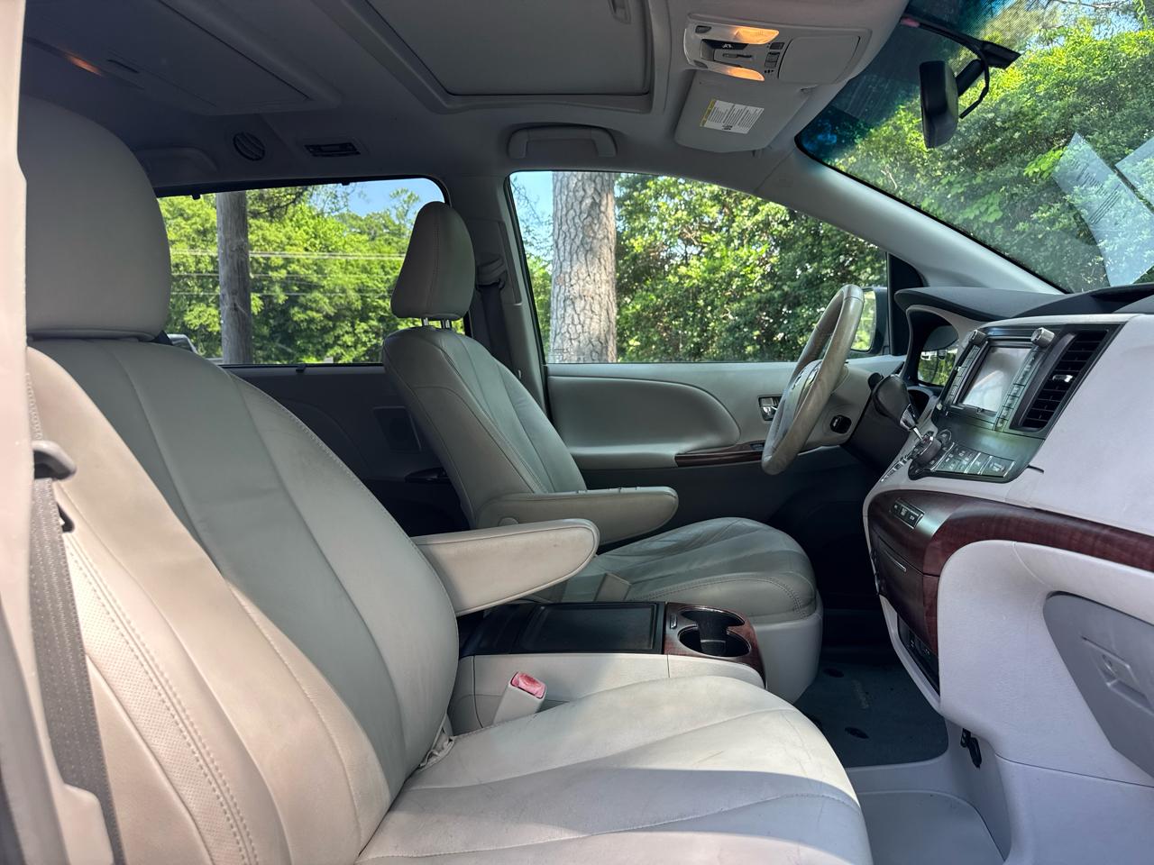 Toyota Sienna XLE FWD 8-Passenger V6 2014