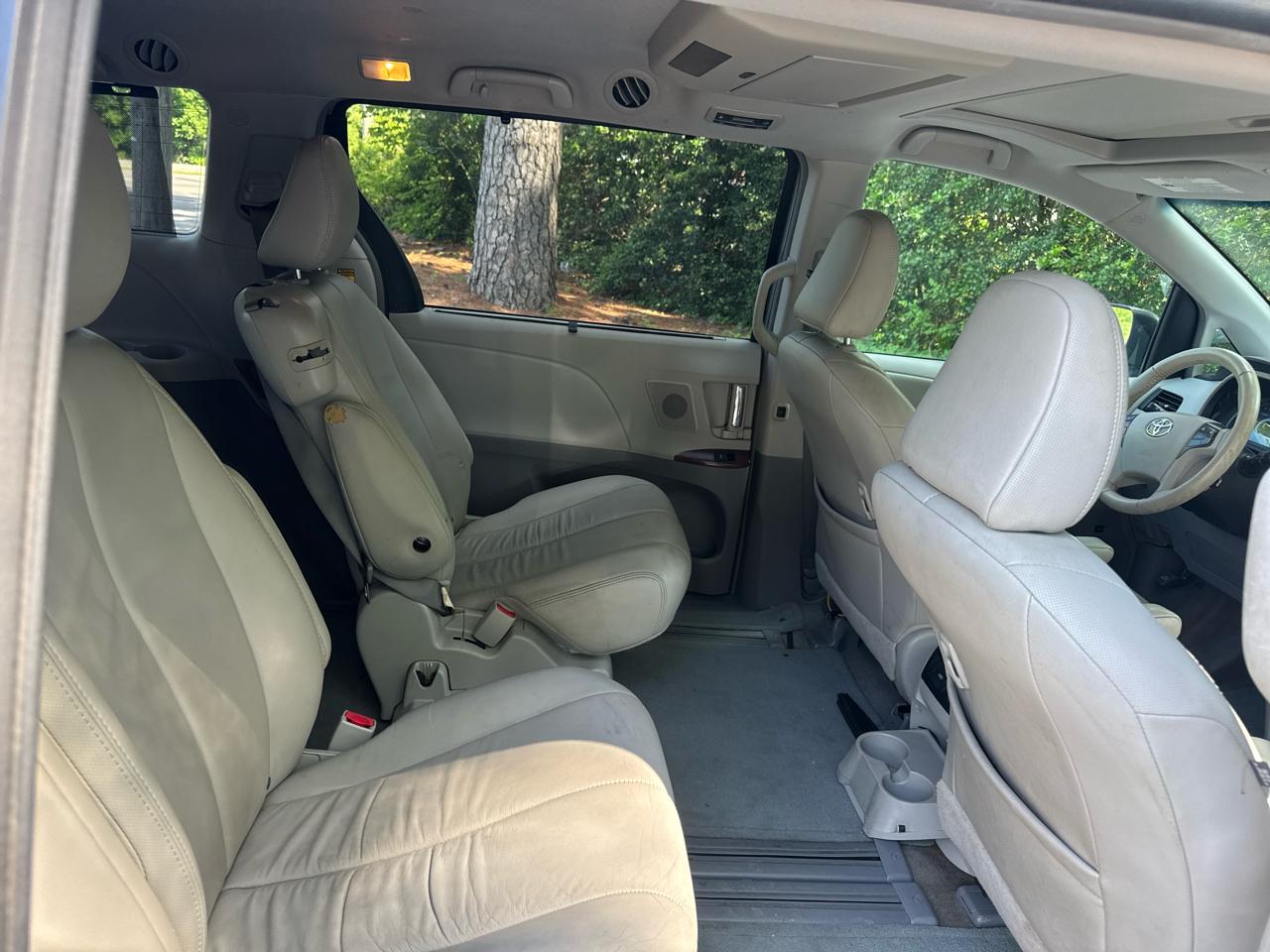 Toyota Sienna XLE FWD 8-Passenger V6 2014