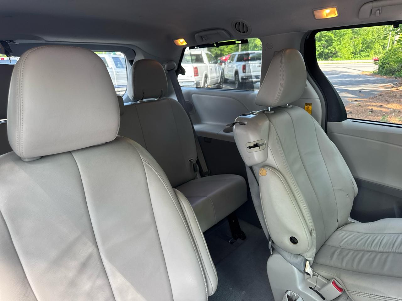 Toyota Sienna XLE FWD 8-Passenger V6 2014