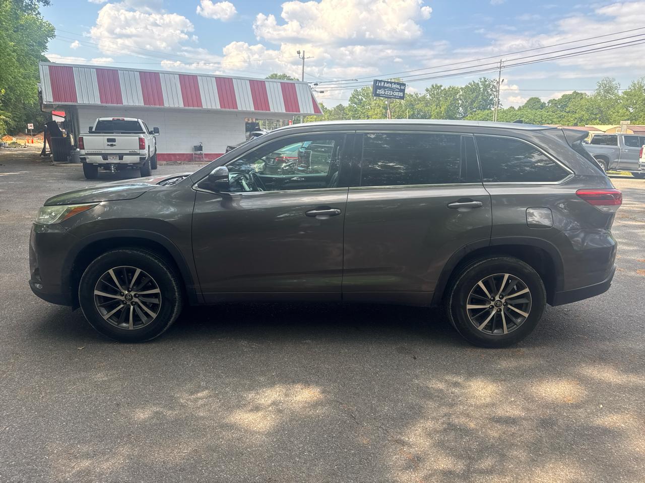 Toyota Highlander SE FWD V6 2017