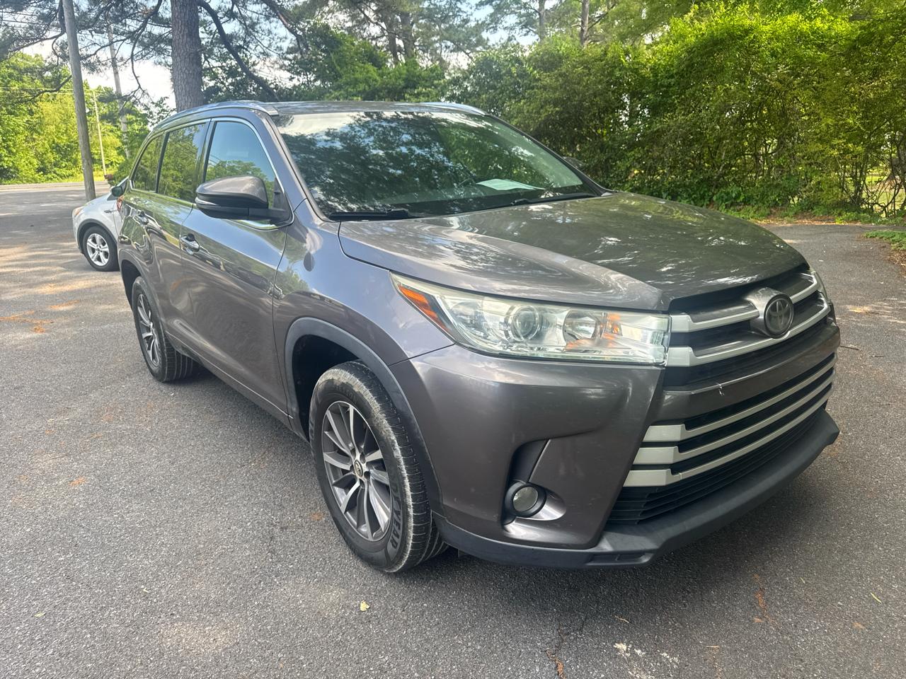 Toyota Highlander SE FWD V6 2017