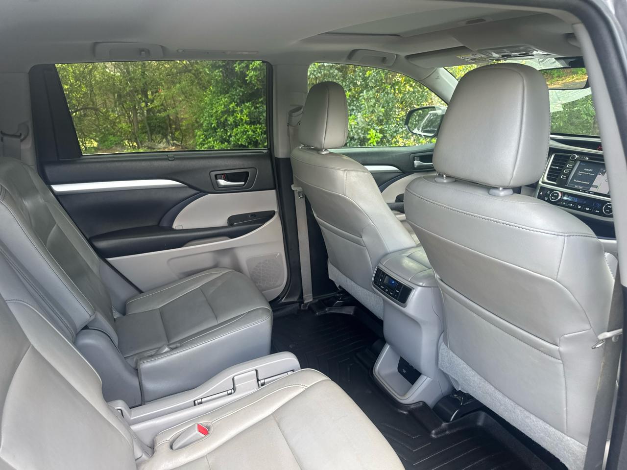 Toyota Highlander SE FWD V6 2017