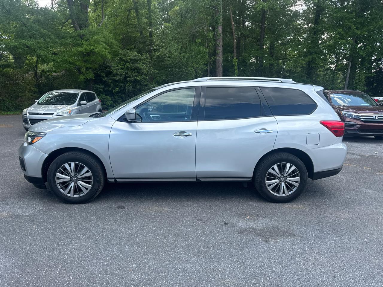 Nissan Pathfinder SV 4WD 2020