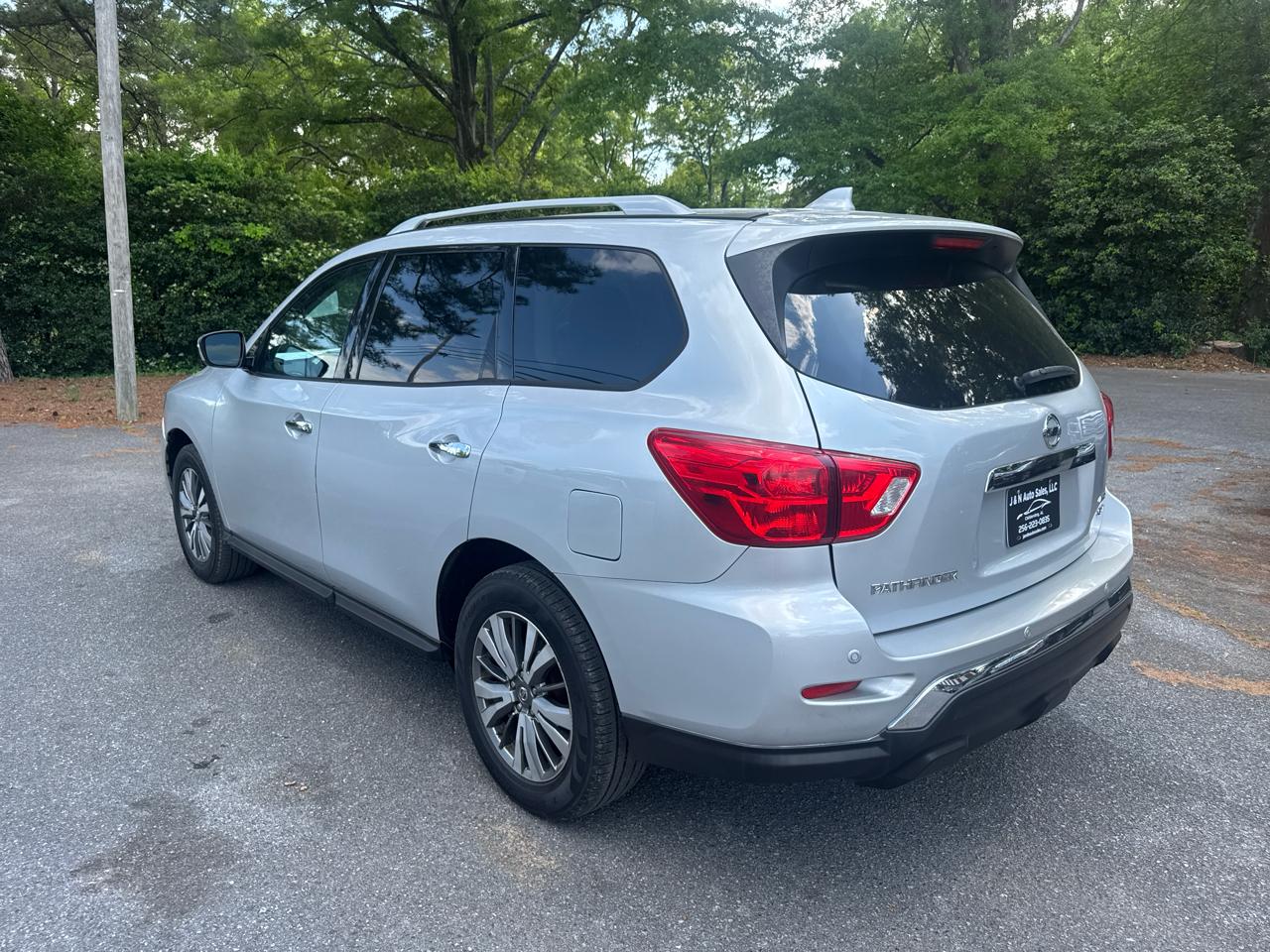 Nissan Pathfinder SV 4WD 2020