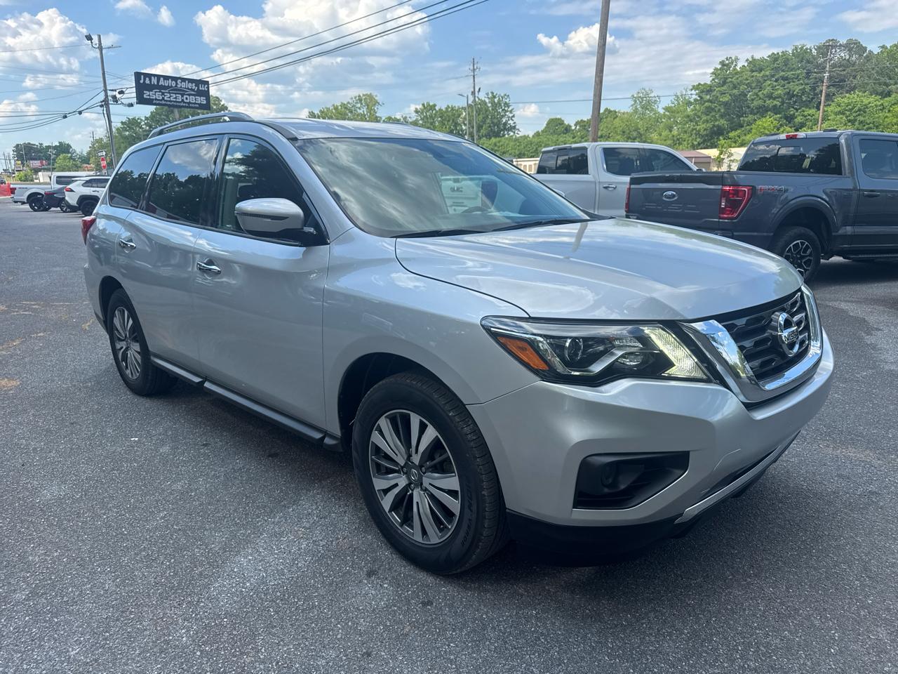 Nissan Pathfinder SV 4WD 2020