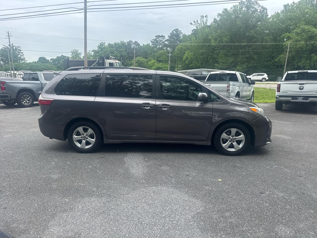 Toyota Sienna LE 8-Passenger 2019