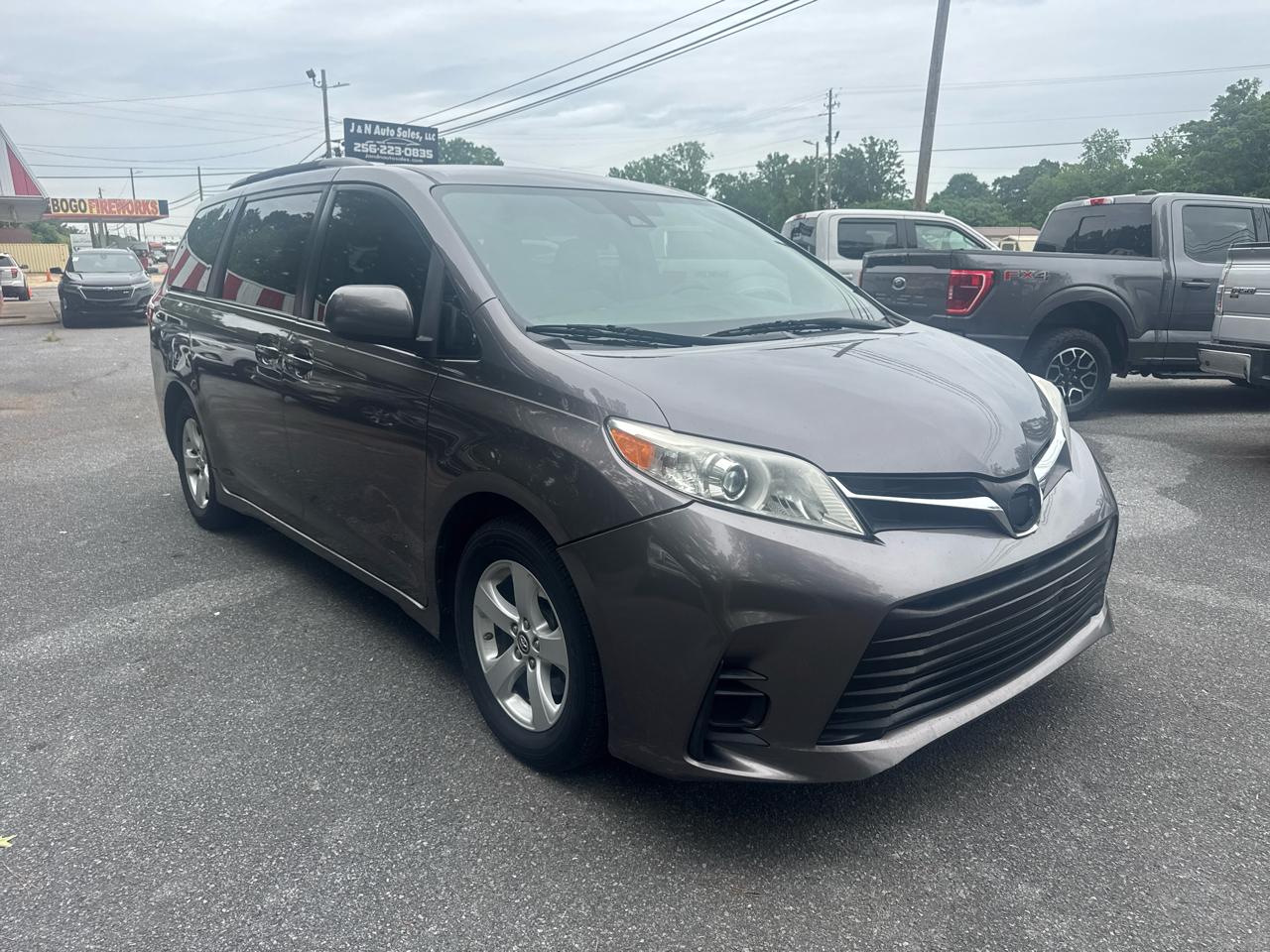 Toyota Sienna LE 8-Passenger 2019