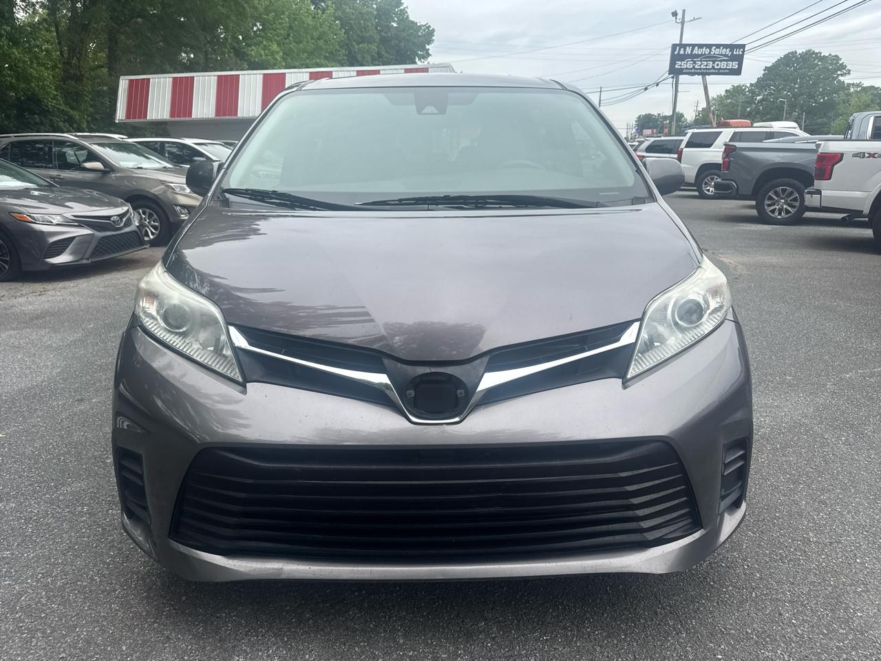 Toyota Sienna LE 8-Passenger 2019