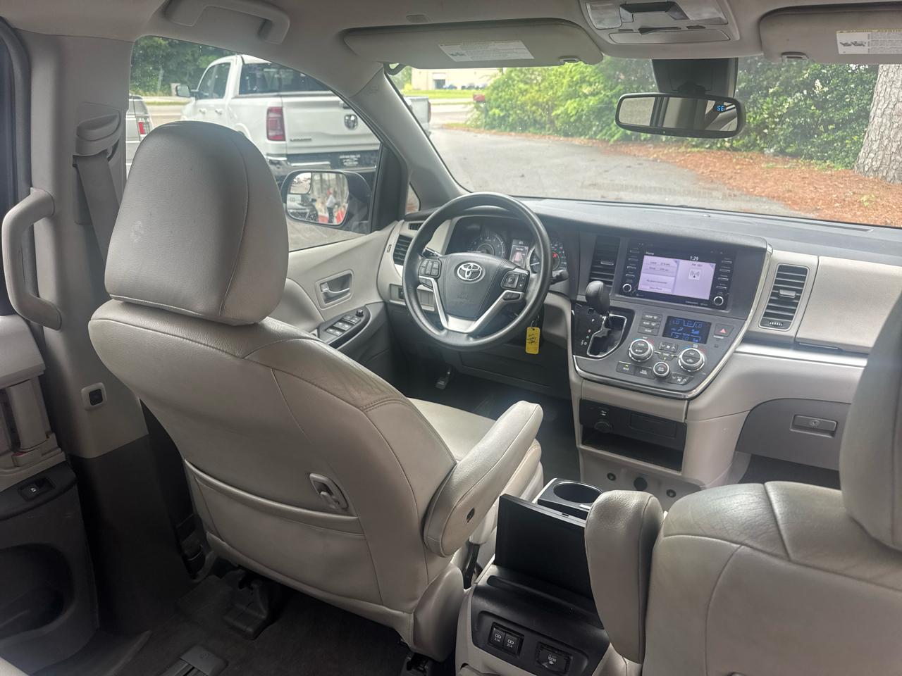 Toyota Sienna LE 8-Passenger 2019