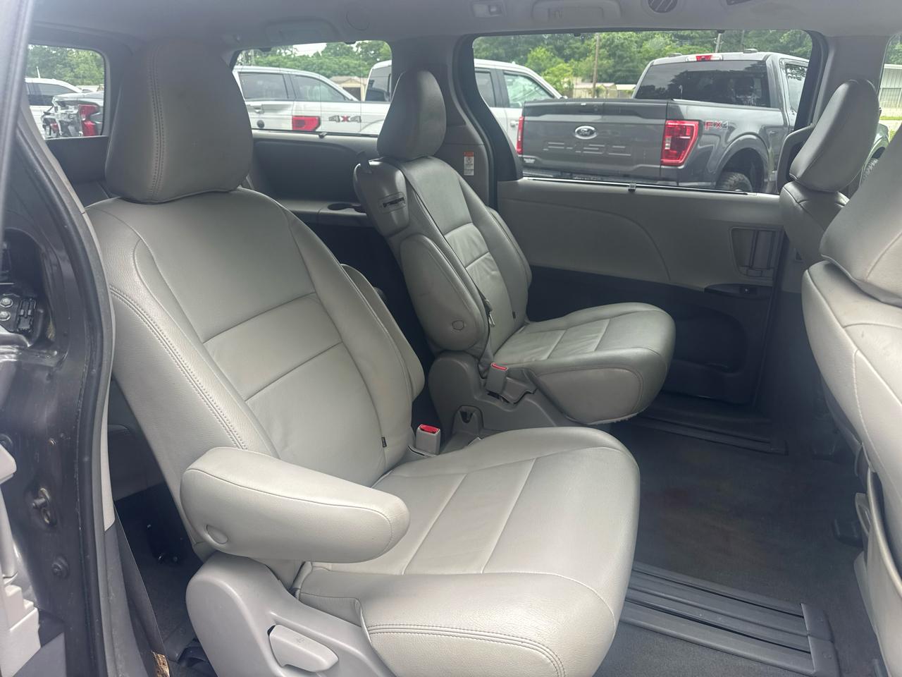 Toyota Sienna LE 8-Passenger 2019