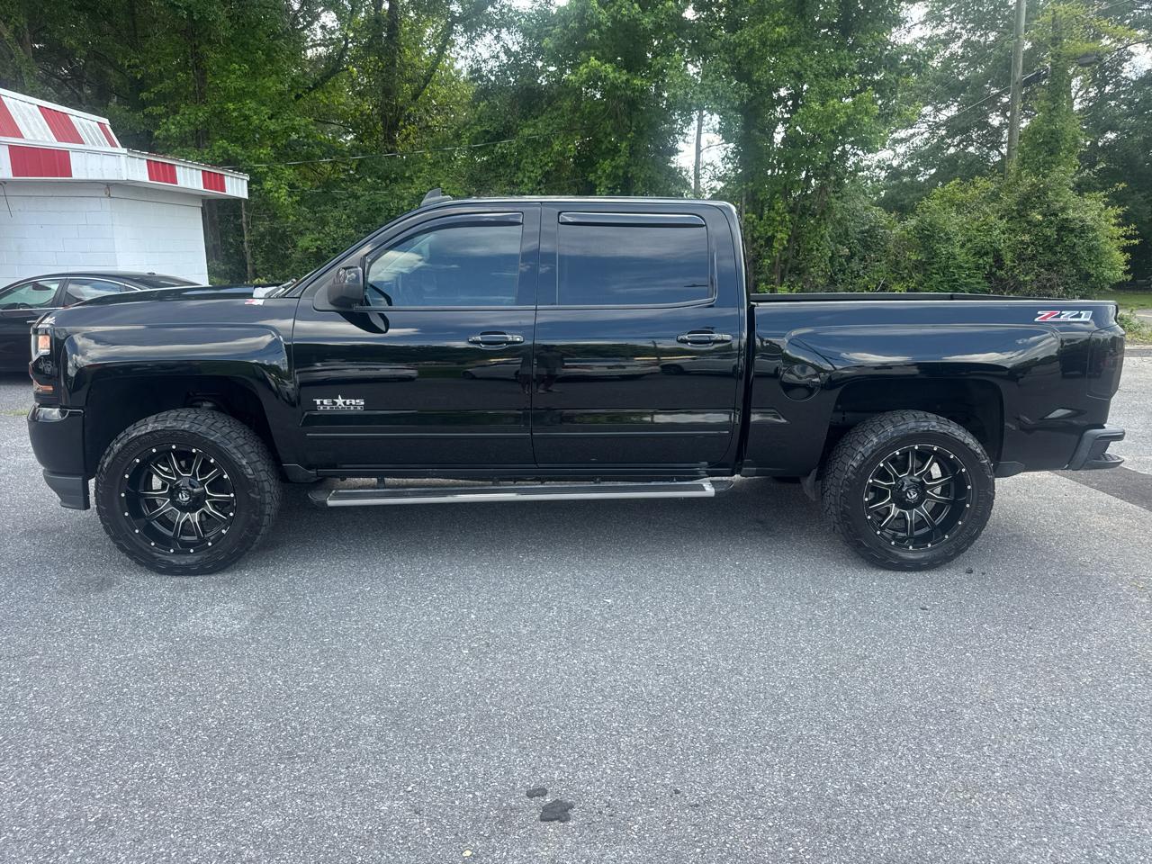 Chevrolet Silverado 1500 4WD Crew Cab 143.5" LT 2017