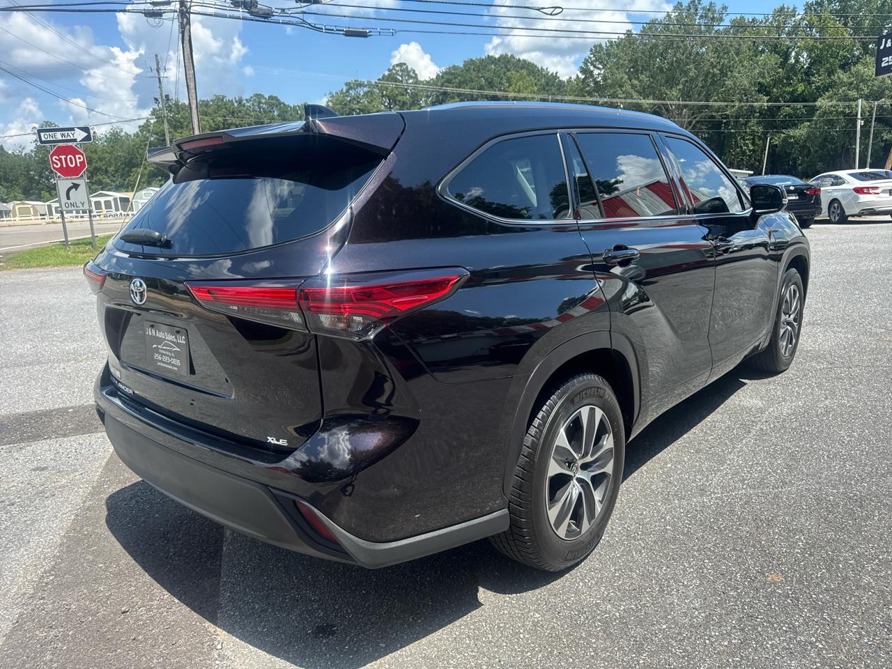 Toyota Highlander XLE FWD V6 2021