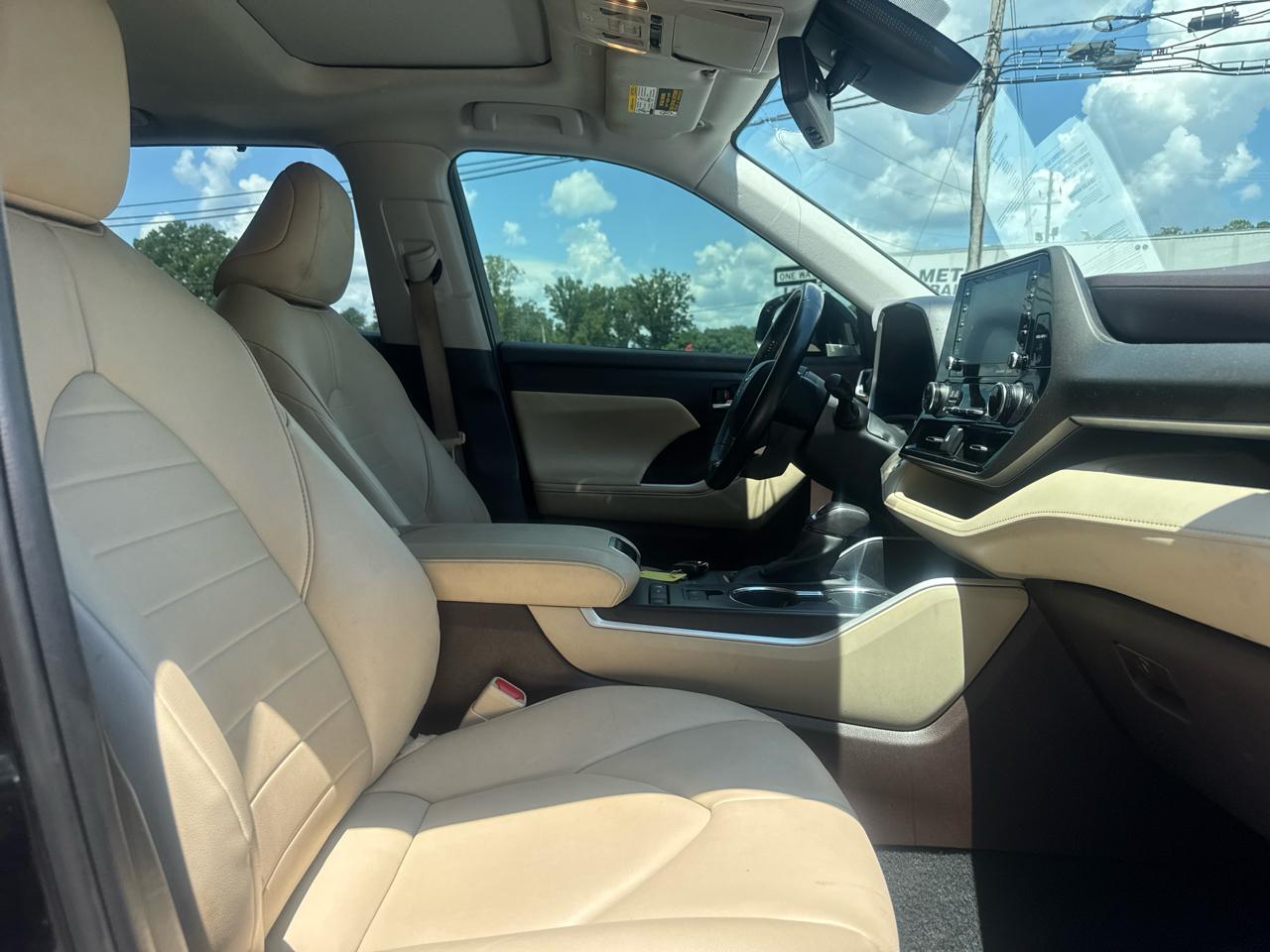 Toyota Highlander XLE FWD V6 2021