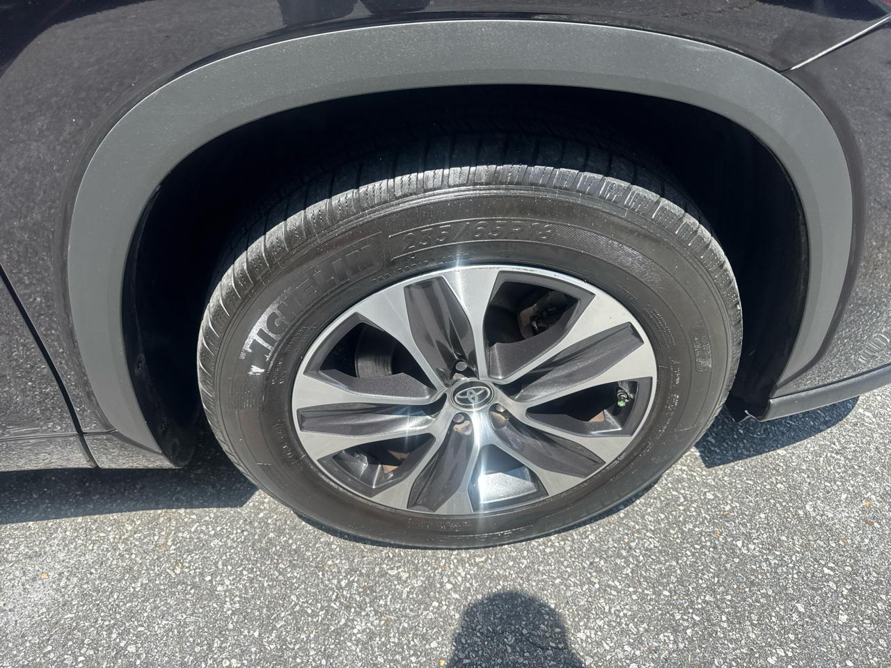 Toyota Highlander XLE FWD V6 2021