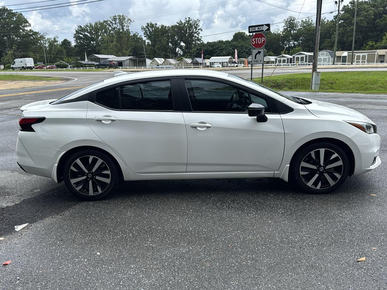 Nissan Versa SR 2021