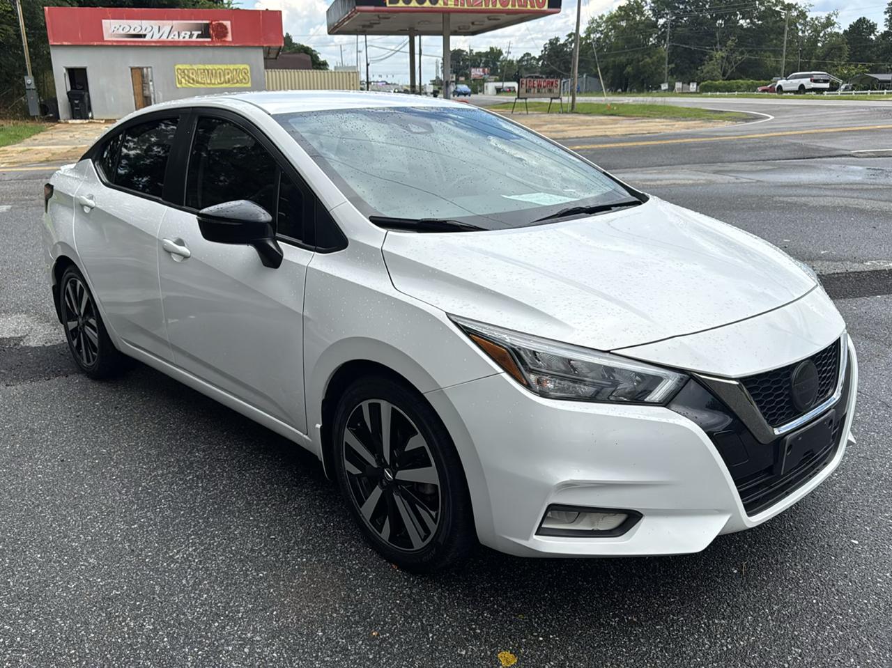 Nissan Versa SR 2021