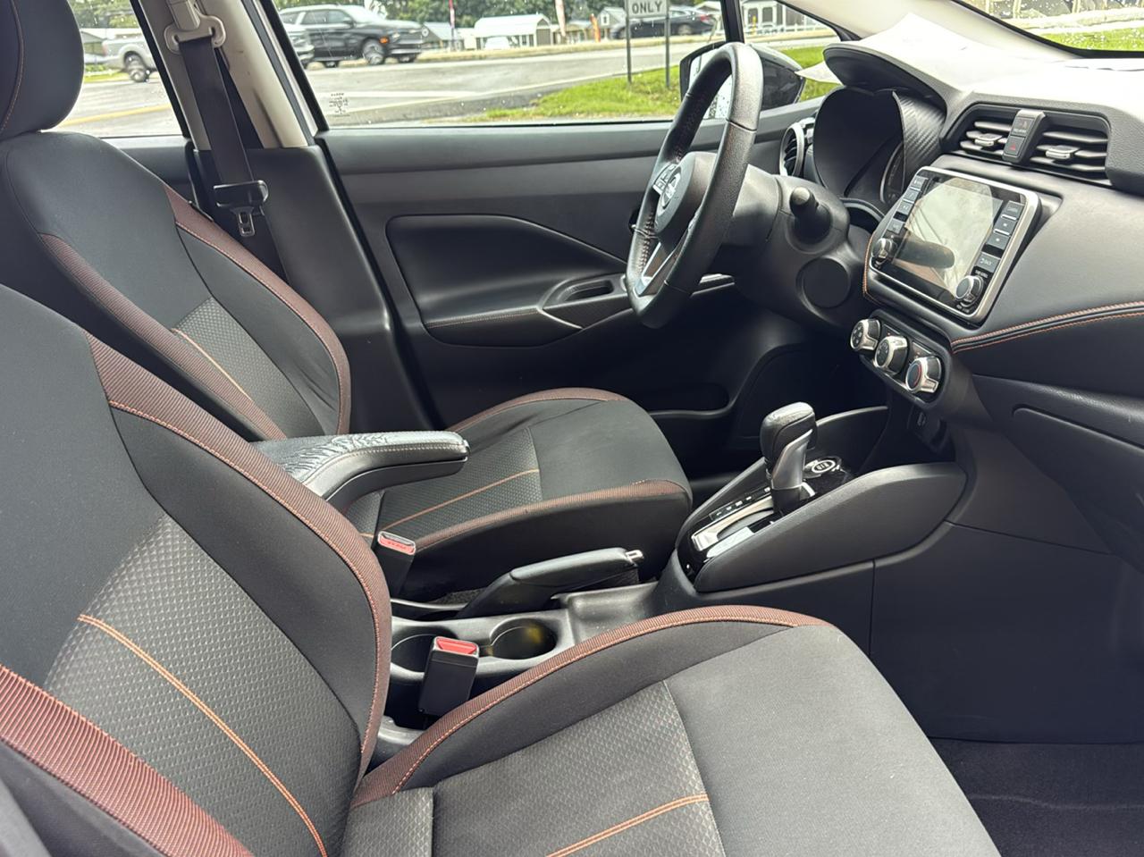 Nissan Versa SR 2021