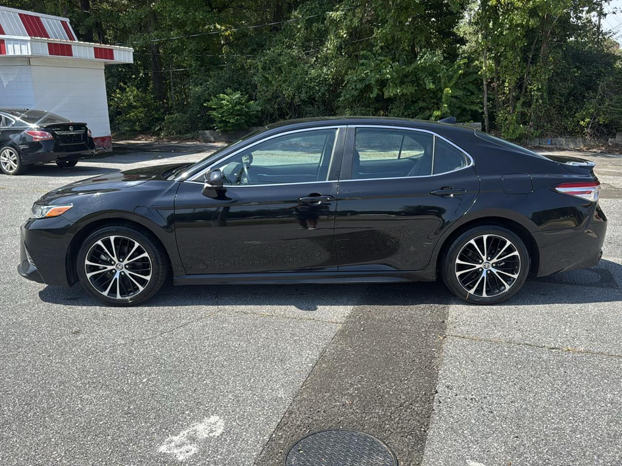 Toyota Camry SE 2020