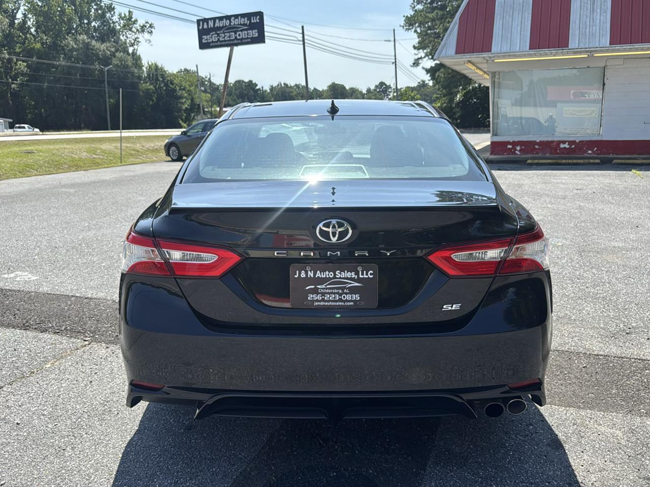 Toyota Camry SE 2020