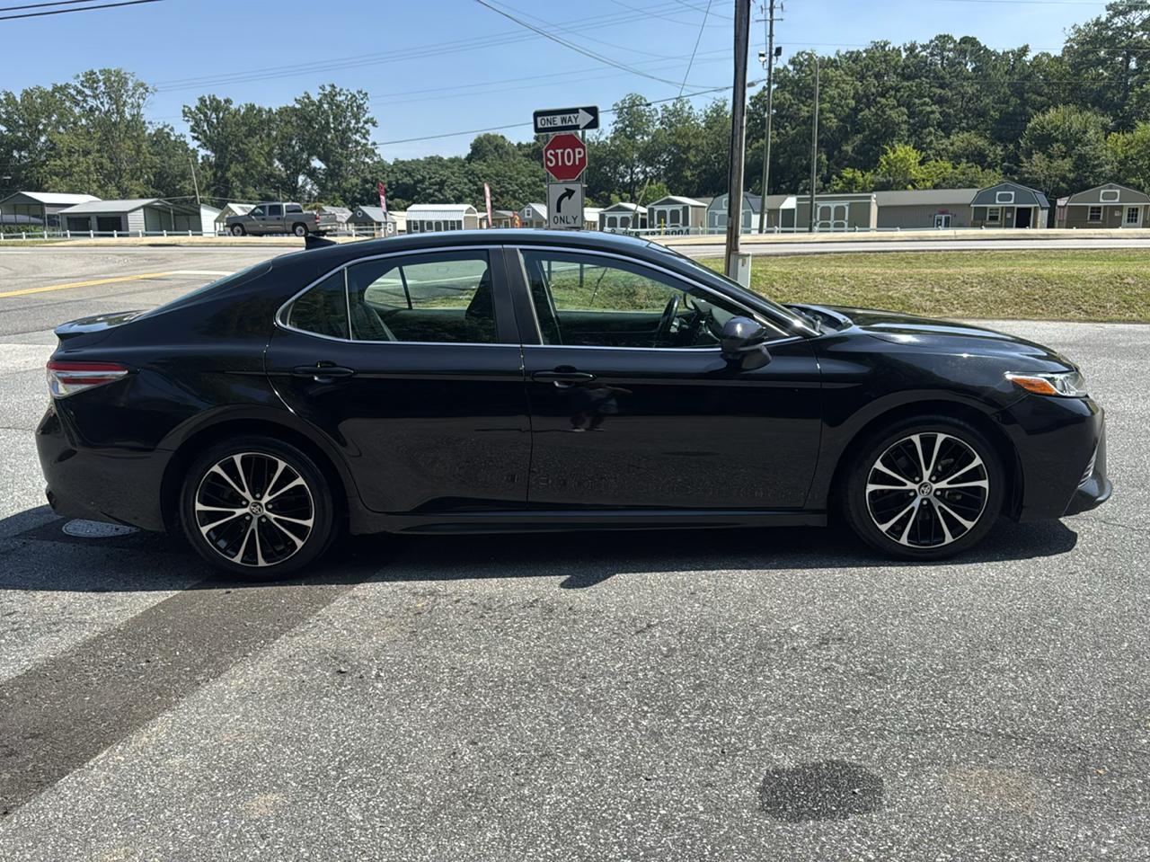 Toyota Camry SE 2020