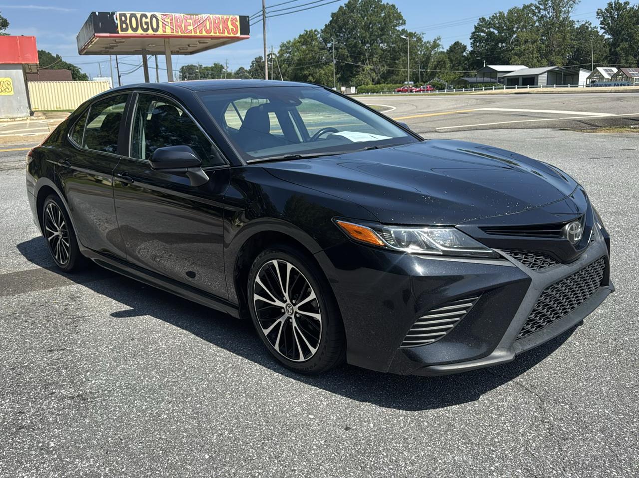 Toyota Camry SE 2020