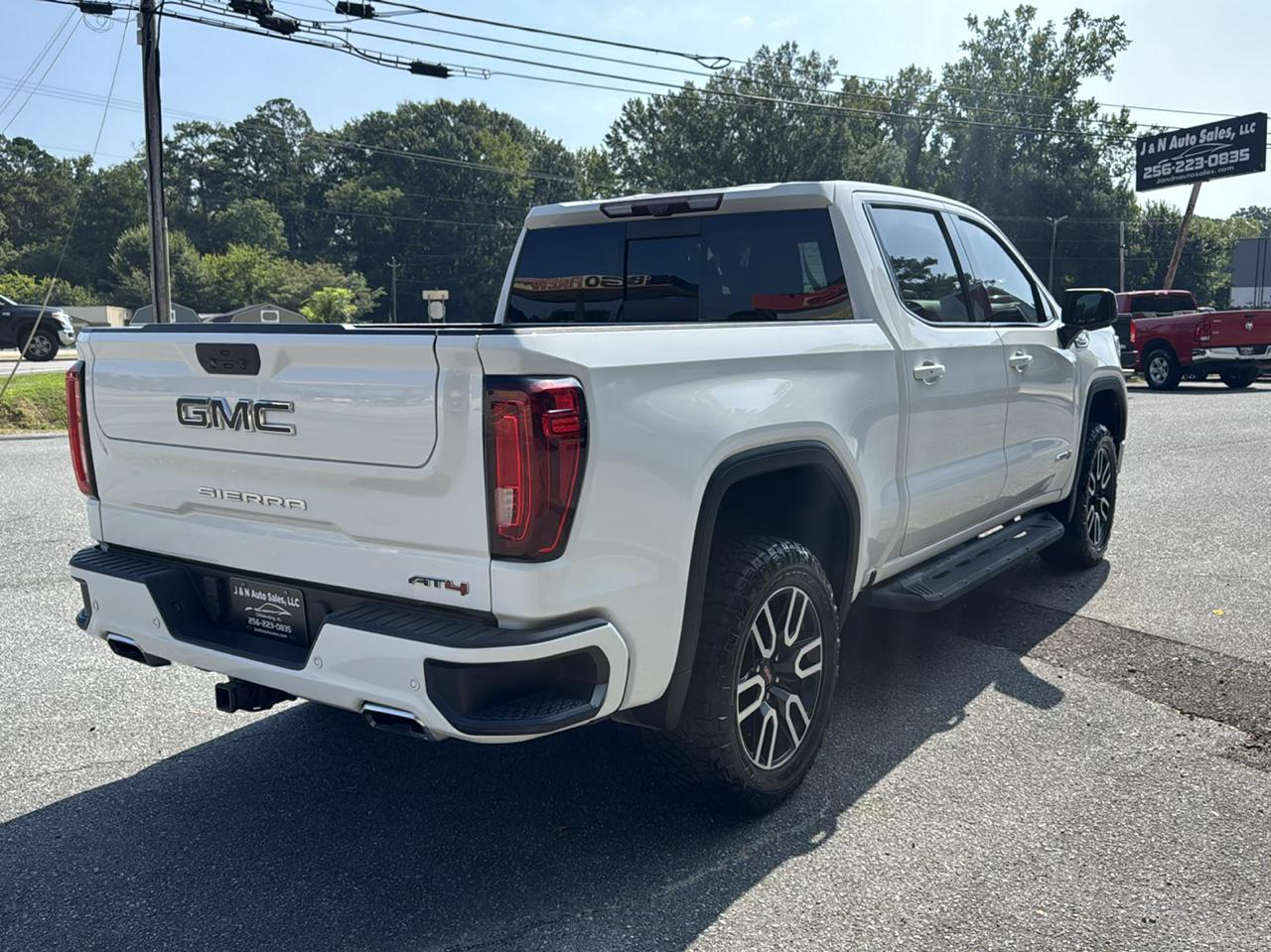 GMC Sierra 1500 AT4 Crew Cab Short Box 4WD 2021