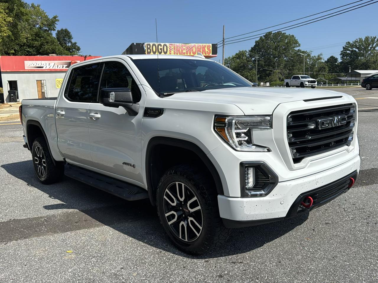 GMC Sierra 1500 AT4 Crew Cab Short Box 4WD 2021