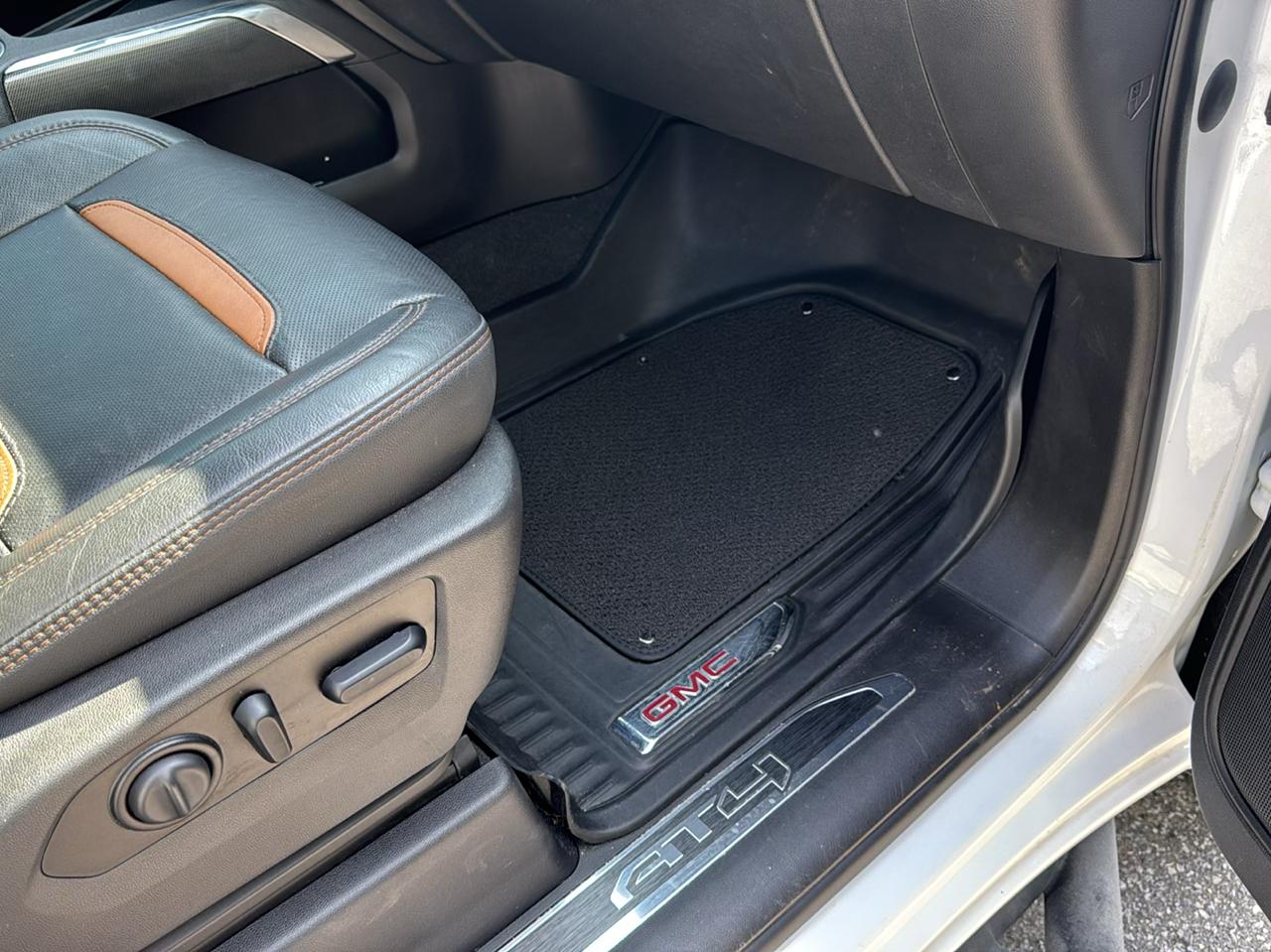 GMC Sierra 1500 AT4 Crew Cab Short Box 4WD 2021